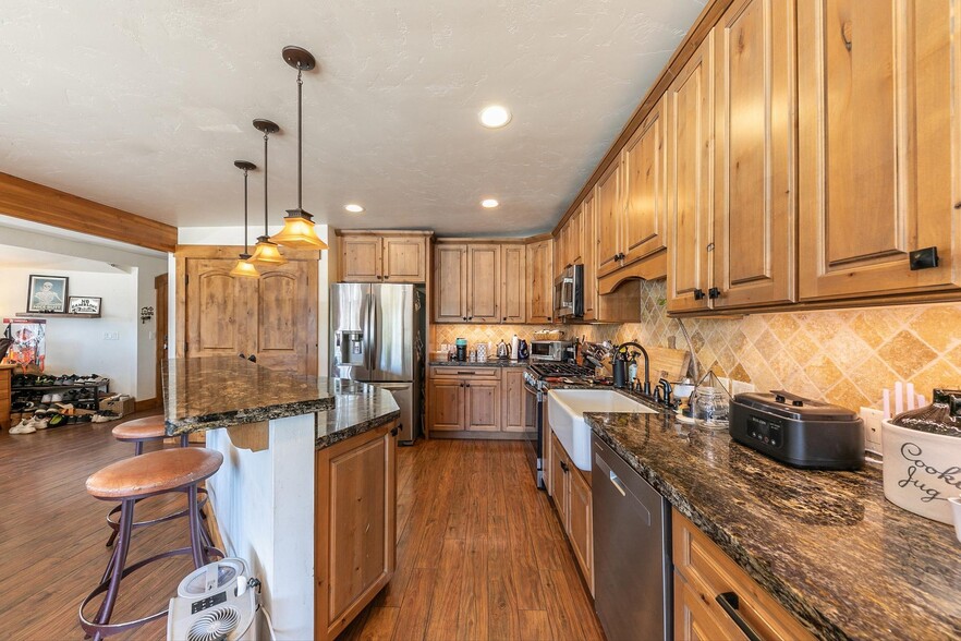 More Photos Of 8393 N Lake Blvd, Kings Beach Showroom For Sale