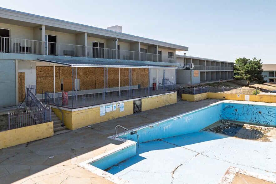 More Photos Of 2001 N Hudson Ave, Pueblo Hotel For Sale