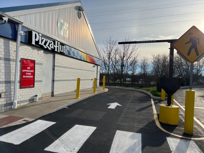 More Photos Of 2040 W Main St, Mount Joy Restaurant For Lease