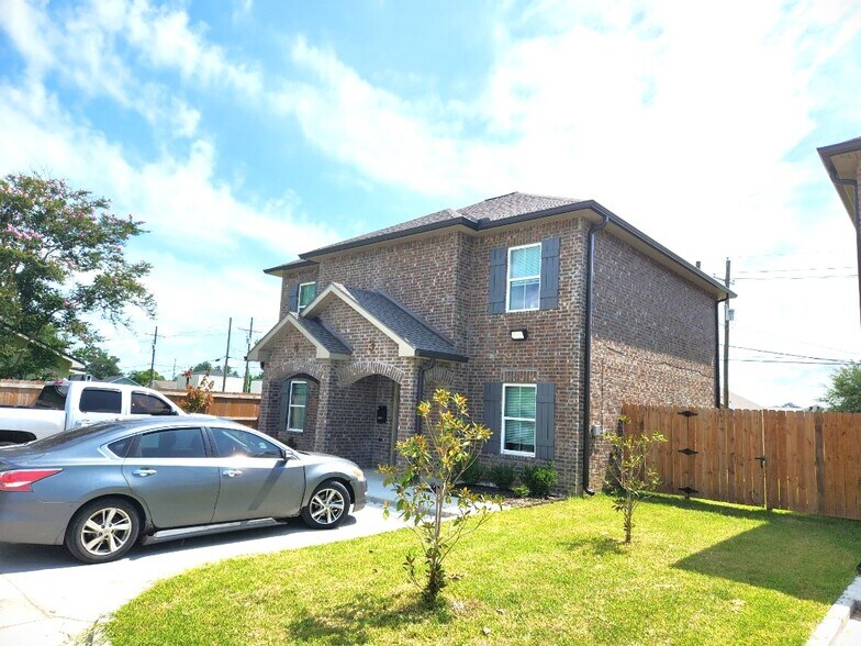 More Photos Of 602 Penn St, Lake Charles Apartments For Sale