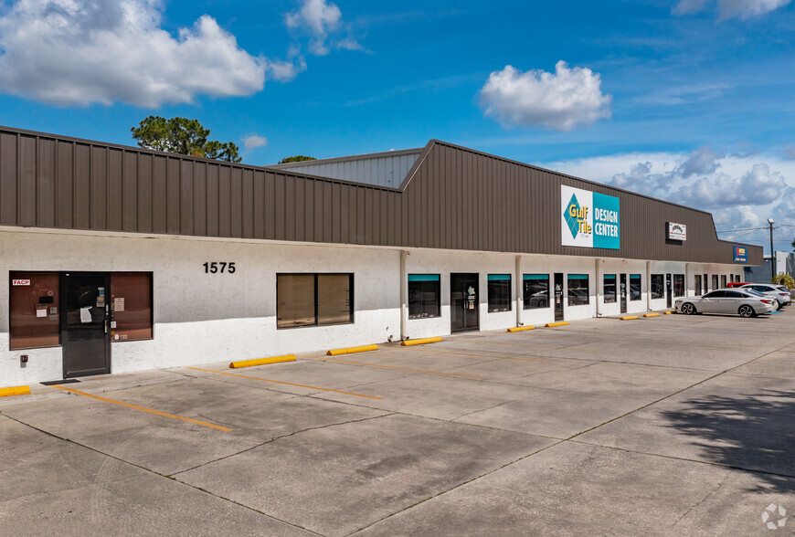 Primary Photo Of 1575 Cattlemen Rd, Sarasota Showroom For Lease