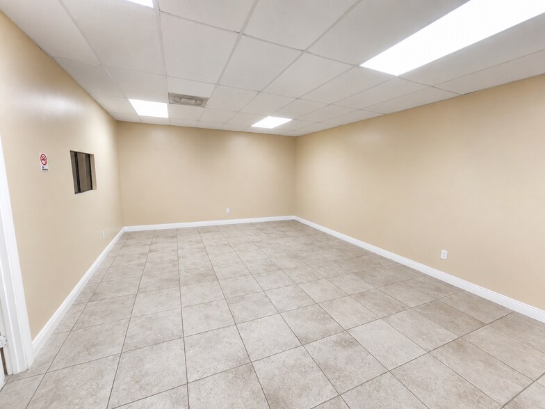 More Photos Of 2150 NW 21st St, Miami Office For Lease