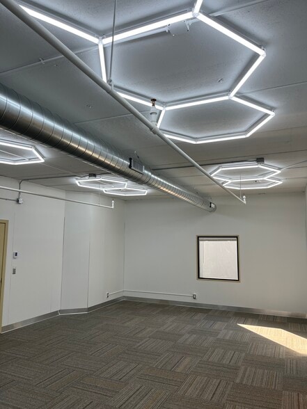 More Photos Of 2855 Anthony Ln S, Saint Anthony Office For Lease