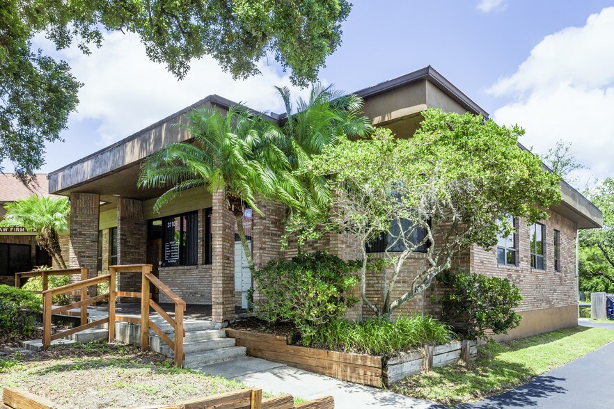 More Photos Of 31111-31125 US Highway 19 N, Palm Harbor Office For Lease