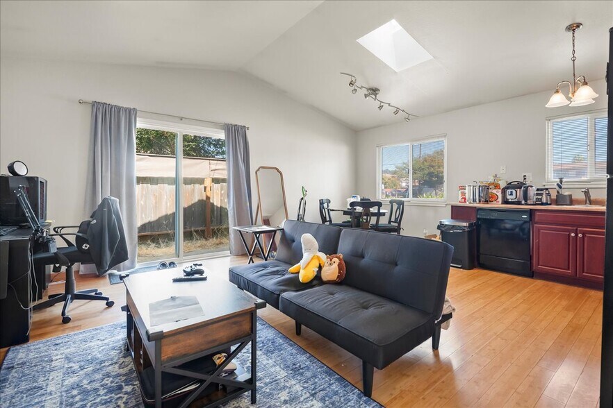 More Photos Of 26047 Gading Rd, Hayward Apartments For Sale