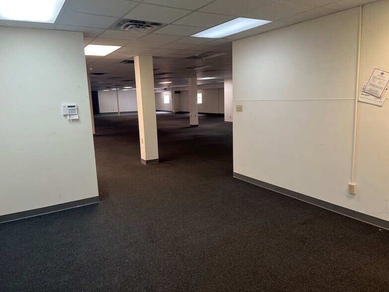 More Photos Of 1206 Quarrier St, Charleston Office For Lease