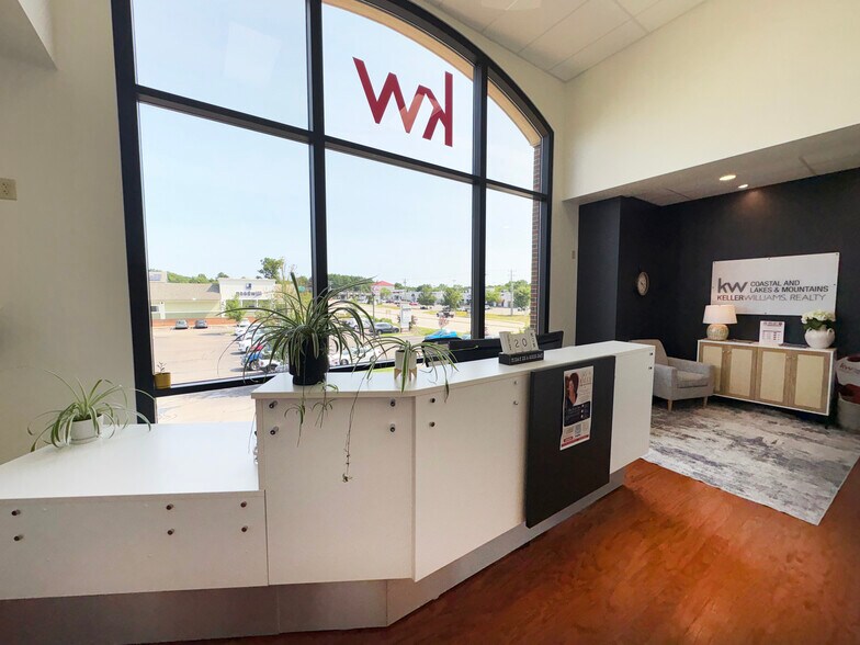More Photos Of 720 Lafayette Rd, Portsmouth Office For Sale