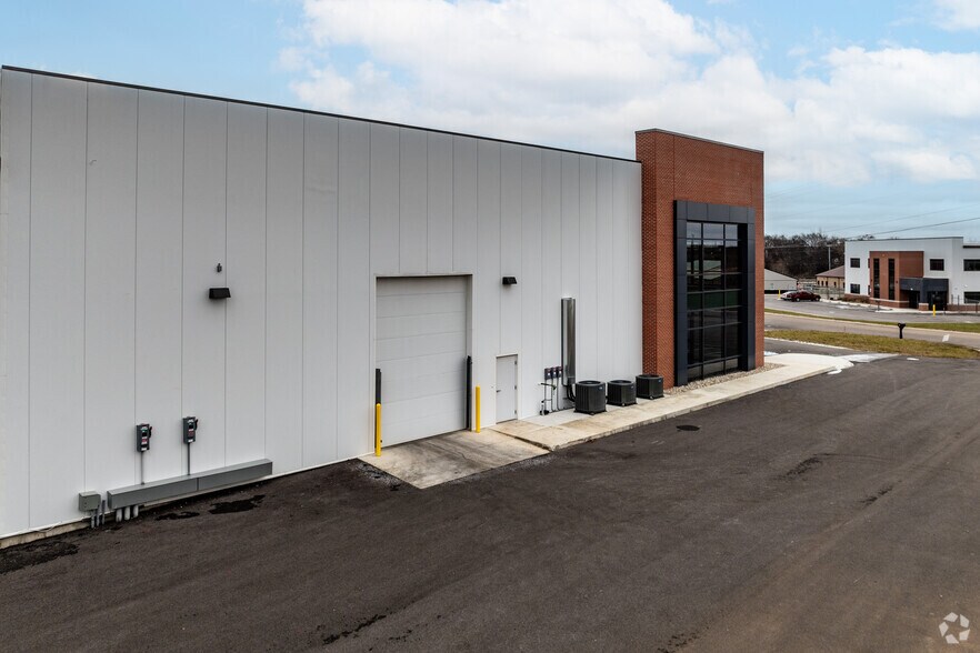More Photos Of 111 Kapsia Way, Clarksville Warehouse For Sale