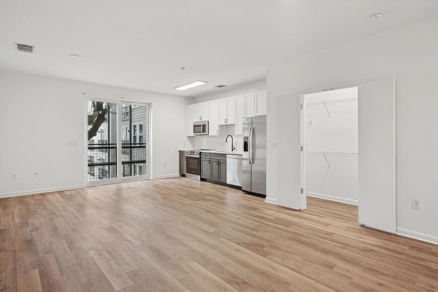 More Photos Of 725-735 Coleman Blvd, Mount Pleasant Apartments For Lease