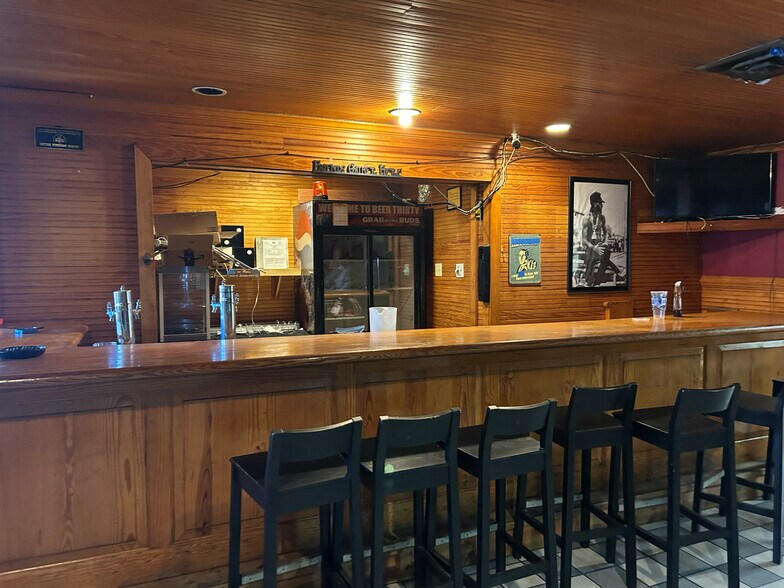 More Photos Of 2709 Williamsburg Rd, Richmond Restaurant For Lease