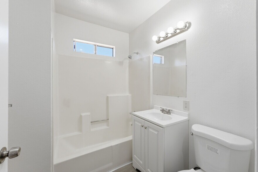 More Photos Of 559-565 61st St, San Diego Apartments For Sale