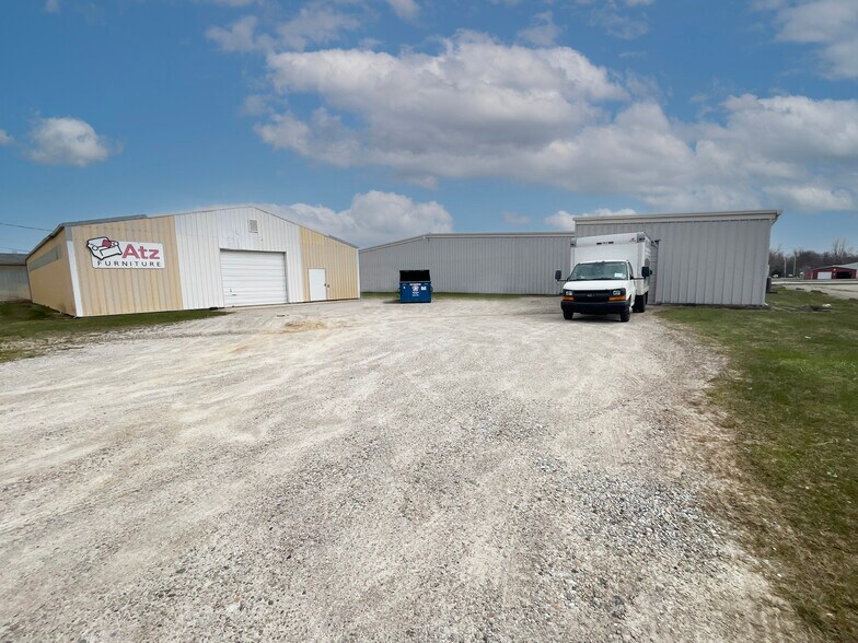 More Photos Of 904 W North St, Kendallville Storefront For Sale