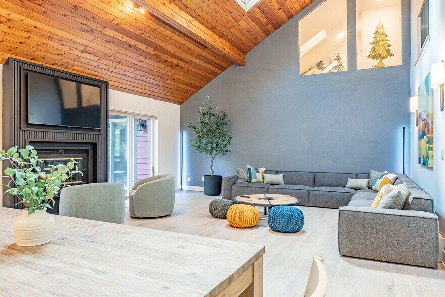 More Photos Of 37 Patricia Dr, Pleasant Valley Specialty For Sale