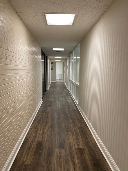 More Photos Of 9400 Village Green Dr, Shreveport Office For Lease