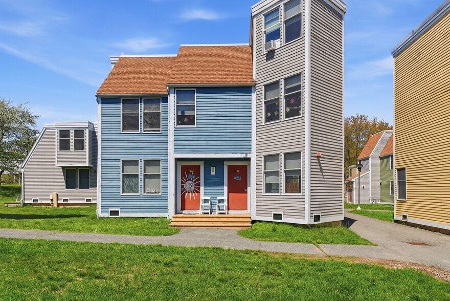 More Photos Of 893 West St, Amherst Schools For Sale