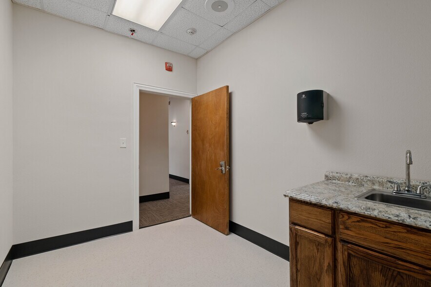 More Photos Of 3605 Interstate 30, Mesquite Medical For Lease