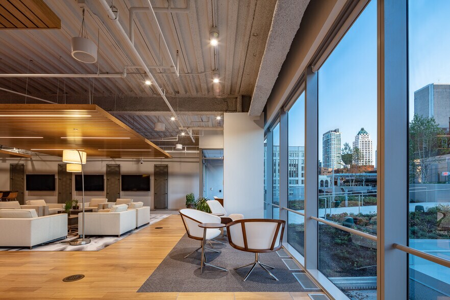 More Photos Of 131 S Dearborn St, Chicago Office For Lease