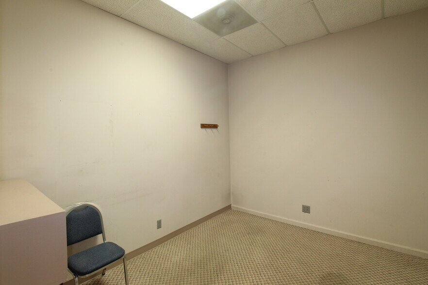 More Photos Of 5911-5921 Rutledge Pike, Knoxville Medical For Sale