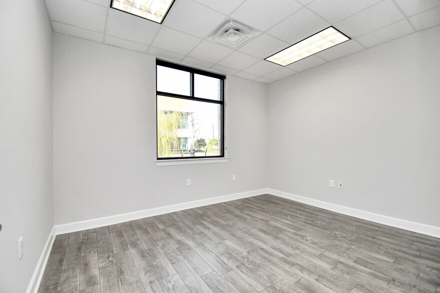 More Photos Of 830 Julie Rivers Dr, Sugar Land Unknown For Lease