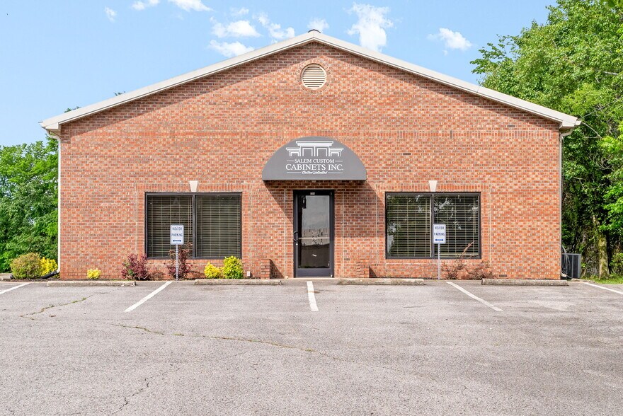 More Photos Of 131 Corporate Dr, Clarksville Flex For Lease