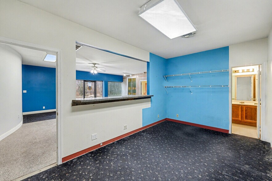 More Photos Of 670 Cambridge St, Fredericksburg Warehouse For Lease