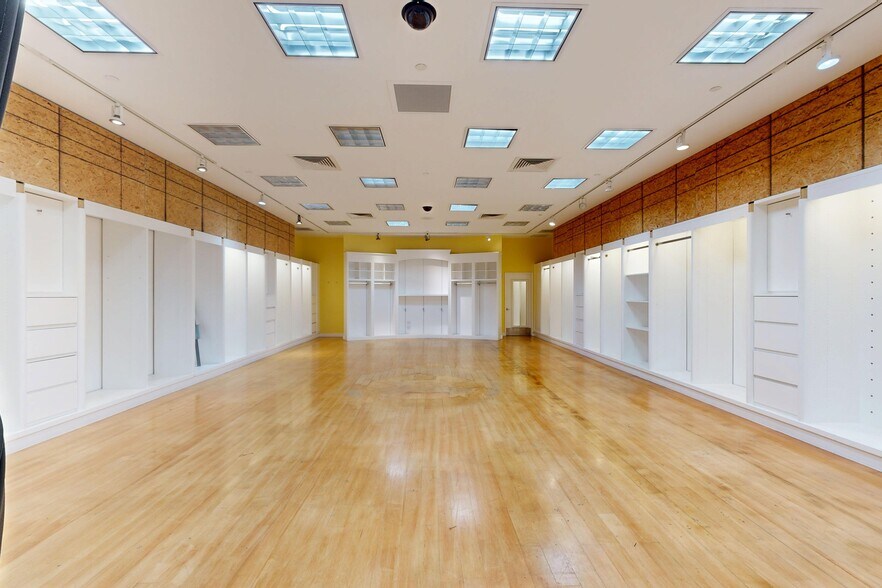 More Photos Of 2031 S Mooney Blvd, Visalia Unknown For Lease