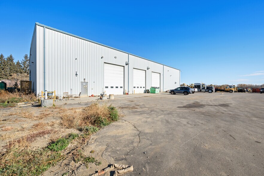 More Photos Of 10661 231 St NW, Edmonton Warehouse For Sale