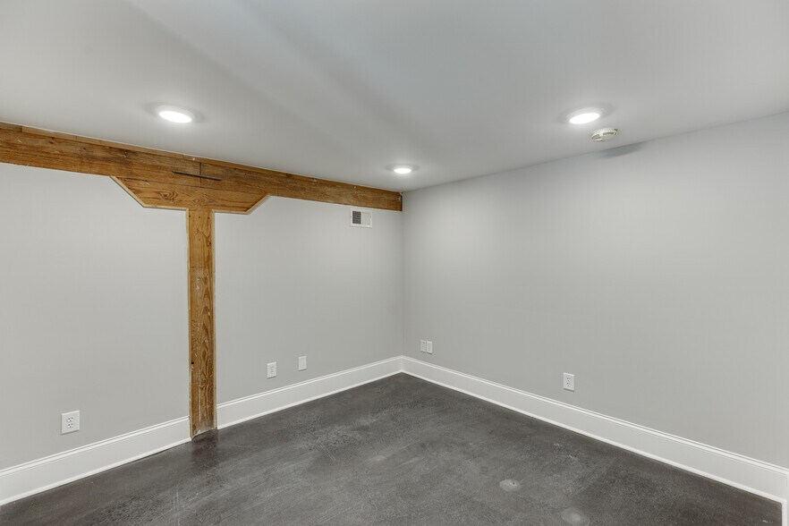 More Photos Of 55 Scott St, Buford Office For Lease