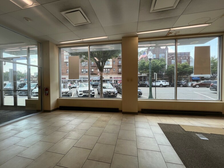 Primary Photo Of 221 Mamaroneck Ave, White Plains General Retail For Lease