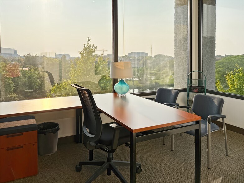 More Photos Of 1821 Walden Office Sq, Schaumburg Coworking Space