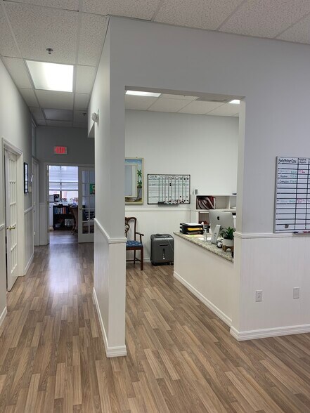 More Photos Of 2401-2431 Quantum Blvd, Boynton Beach Showroom For Sale