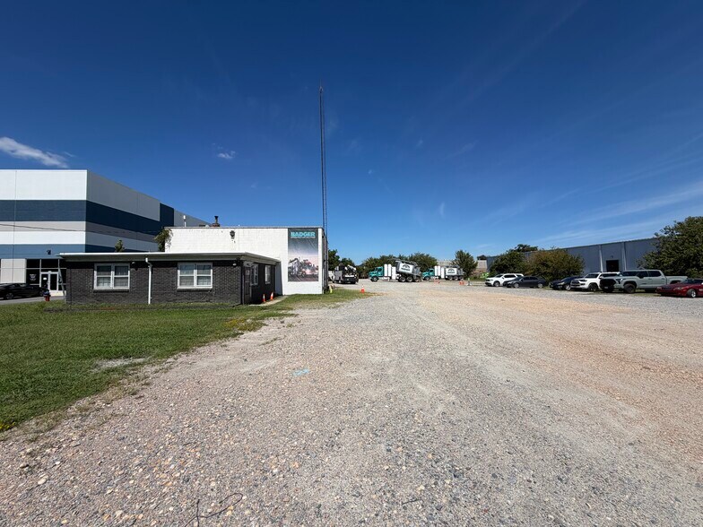 More Photos Of 5720 Bayside Rd, Virginia Beach Service For Lease