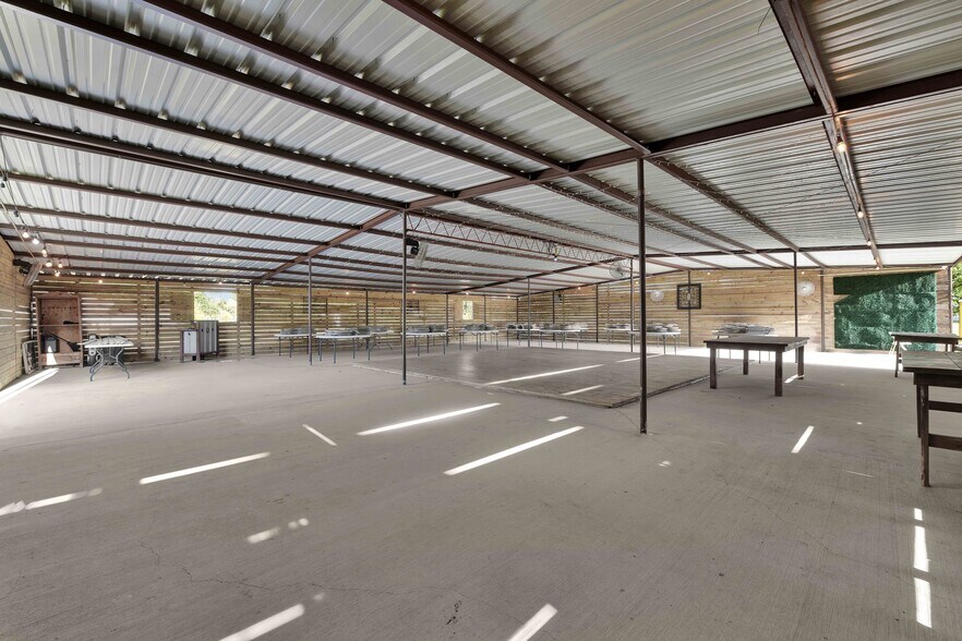 More Photos Of 16326 Bear Bayou Dr, Channelview Flex For Sale