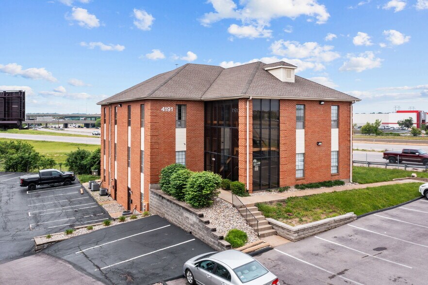 More Photos Of 4191 Crescent Dr, Saint Louis Medical For Lease