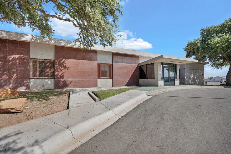 More Photos Of 201 E Illinois Ave, Midland Office For Sale