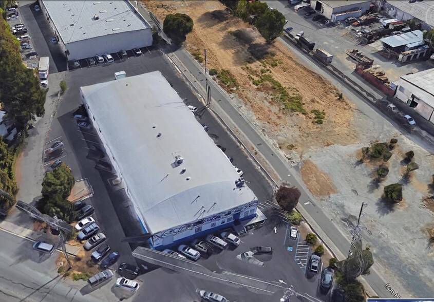 More Photos Of 999 Bancroft Rd, Concord Warehouse For Lease