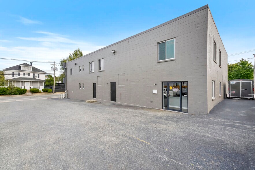 More Photos Of 984 Charles St, North Providence Office For Sale