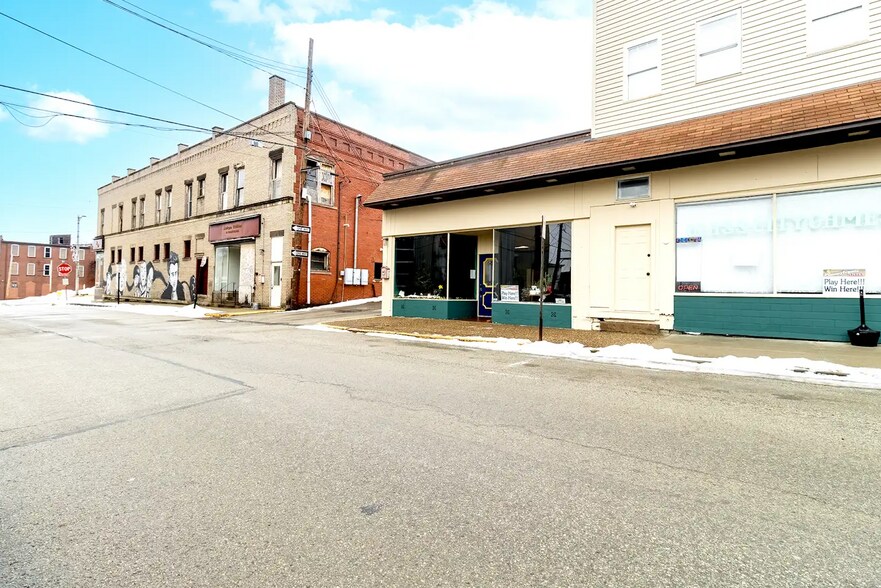 More Photos Of 212 S 4th St, Jeannette General Retail For Lease