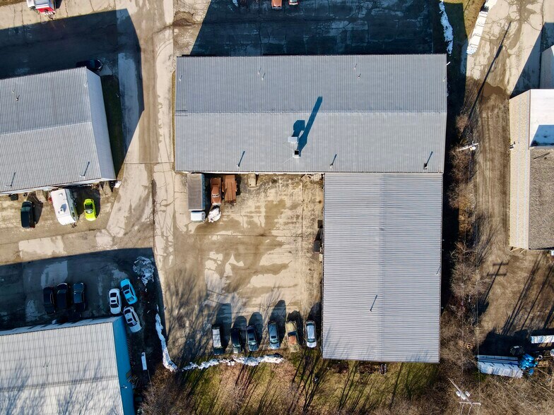 More Photos Of 105 Wilmont Dr, Waukesha Light Manufacturing For Sale