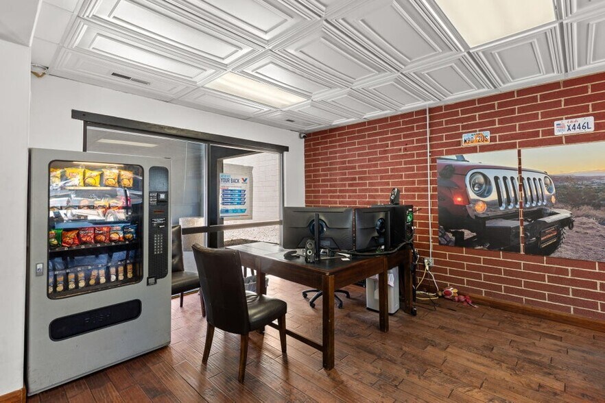 More Photos Of 222 N Bluff St, St George General Retail For Sale