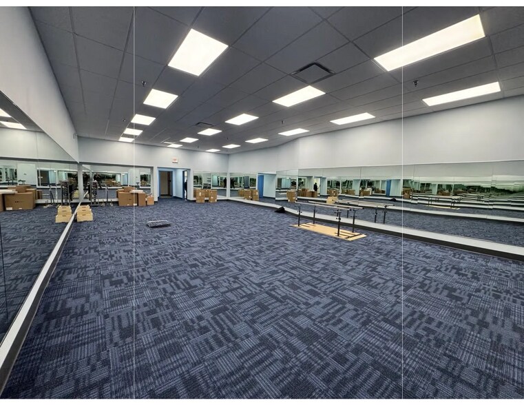 More Photos Of 4817 W Irving Park Rd, Chicago Storefront For Sale