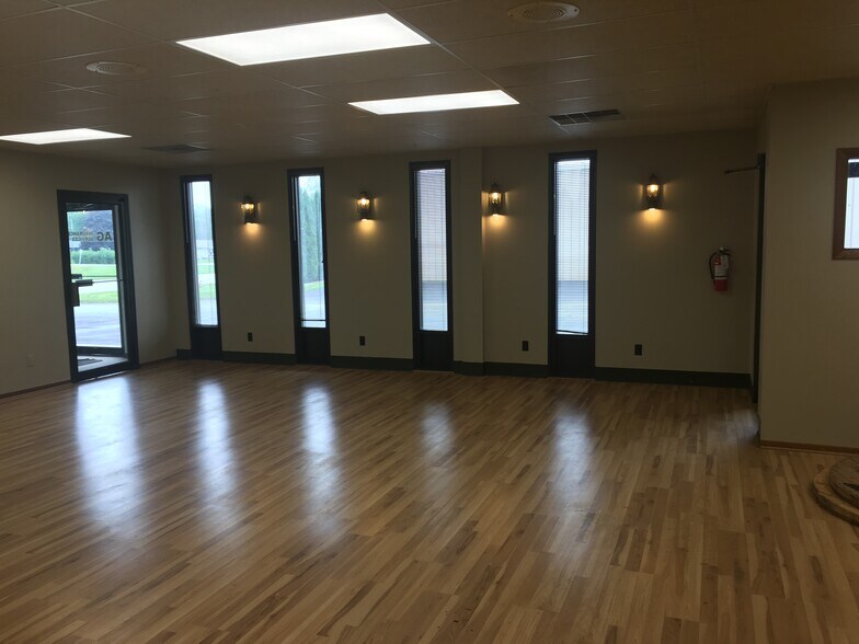 More Photos Of W7209 Main St, Waupun Flex For Lease