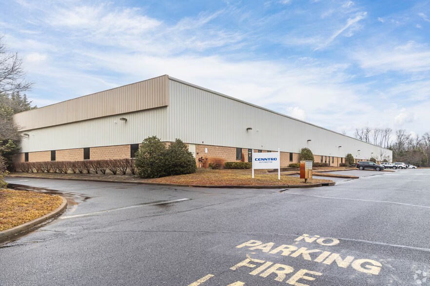 More Photos Of 323A Fairfield Rd, Freehold Light Distribution For Lease