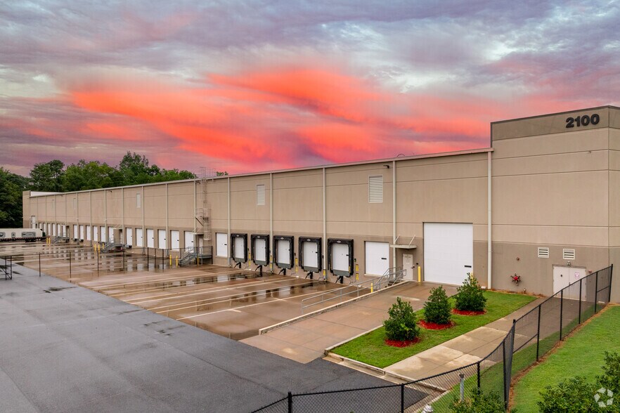 More Photos Of 2100 S Martin St, East Point Warehouse For Lease