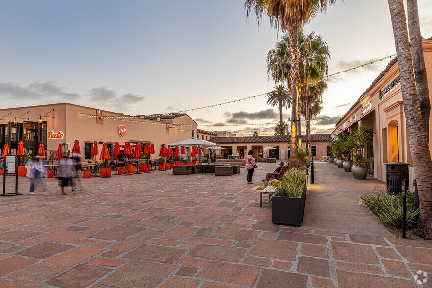 More Photos Of 789 W Harbor Dr, San Diego General Retail For Sale