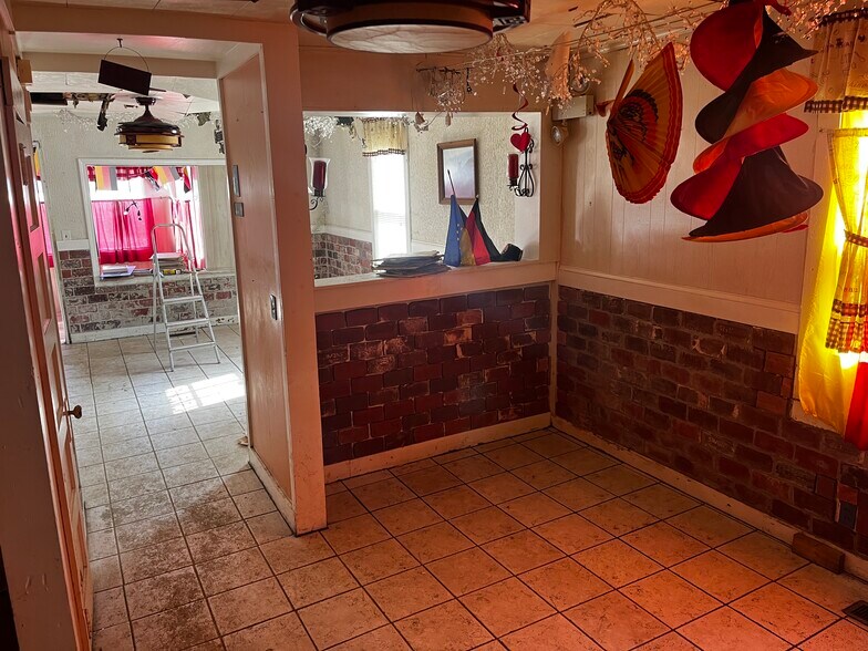 More Photos Of 451 N Wilson Rd, Radcliff Freestanding For Sale