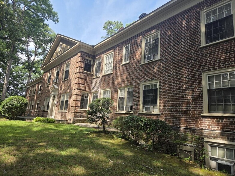 More Photos Of 915 Raleigh Road Pky W, Wilson Apartments For Sale