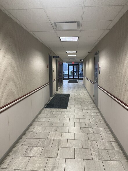 More Photos Of 605 E Algonquin Rd, Arlington Heights Medical For Lease