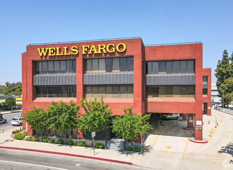 More Photos Of 18801 Ventura Blvd, Tarzana Office For Lease