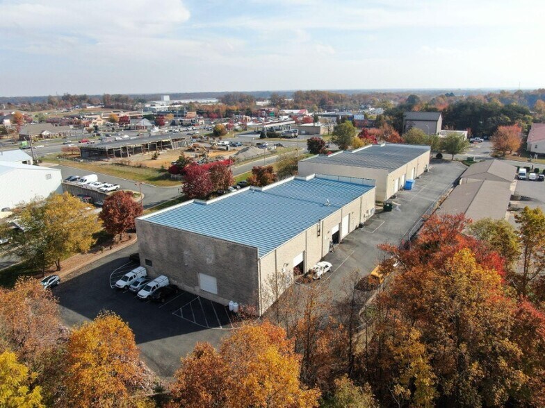 More Photos Of 12 Commerce Pky, Fredericksburg Flex For Lease